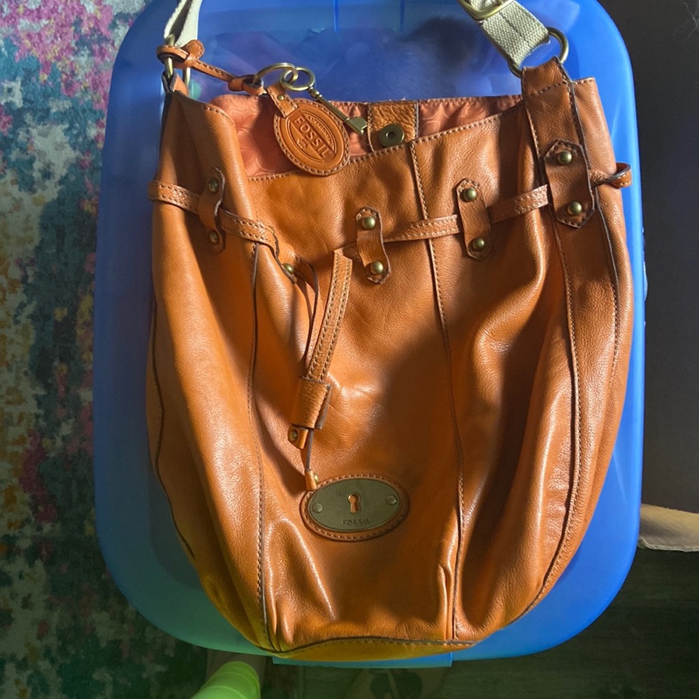 Fossil bucket bag